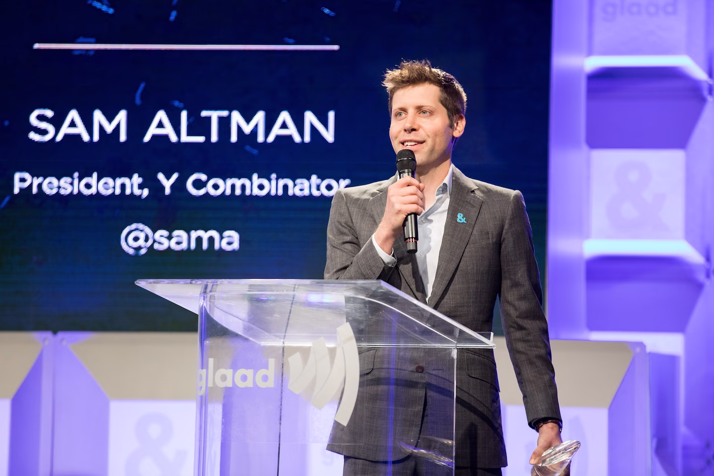 Альтман відзначає досягнення в ЛГБТК-спільноті на GLAAD Gala San Francisco 9 вересня 2017 року в Сан-Франциско.